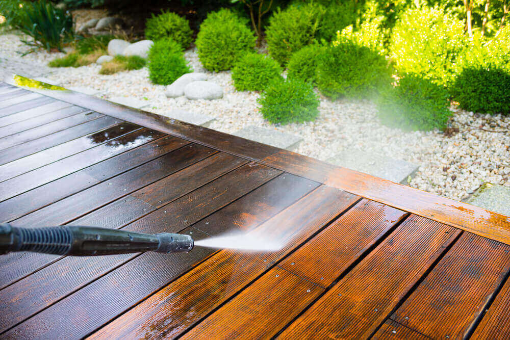 Pressure washing in Brantford
